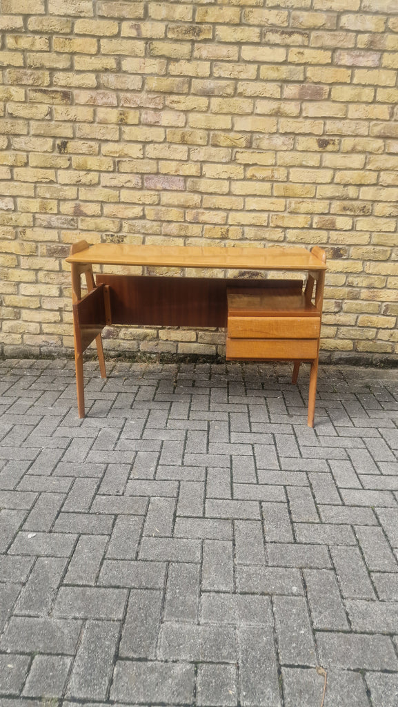 1960s Italian writing  desk by Vittorio Dassi