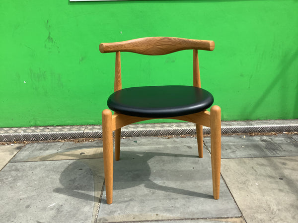 Vintage Ch20 Elbow chair in oakwood by J. Wegner for Carl Hansen & Søn, Denmark