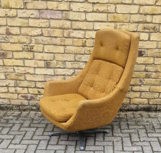 VINTAGE SCANDINAVIAN LOUNGE EGG SWIVEL CHAIR