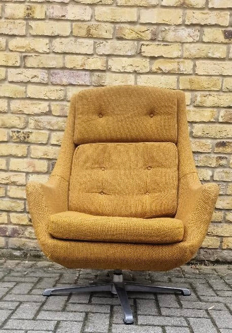 VINTAGE SCANDINAVIAN LOUNGE EGG SWIVEL CHAIR