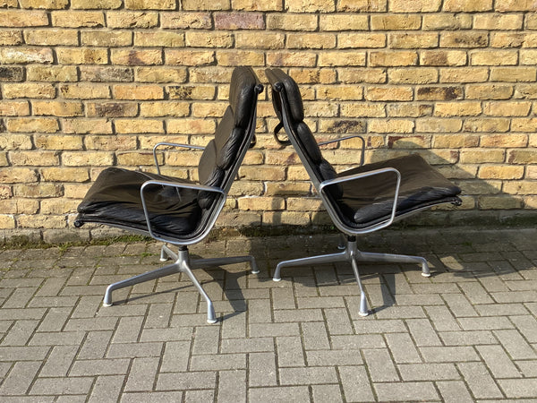 A pair of Herman Miller Aluminium Group lounge chairs