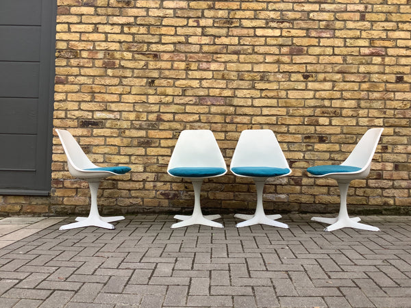 Set of 4 white Arkana 103 chairs