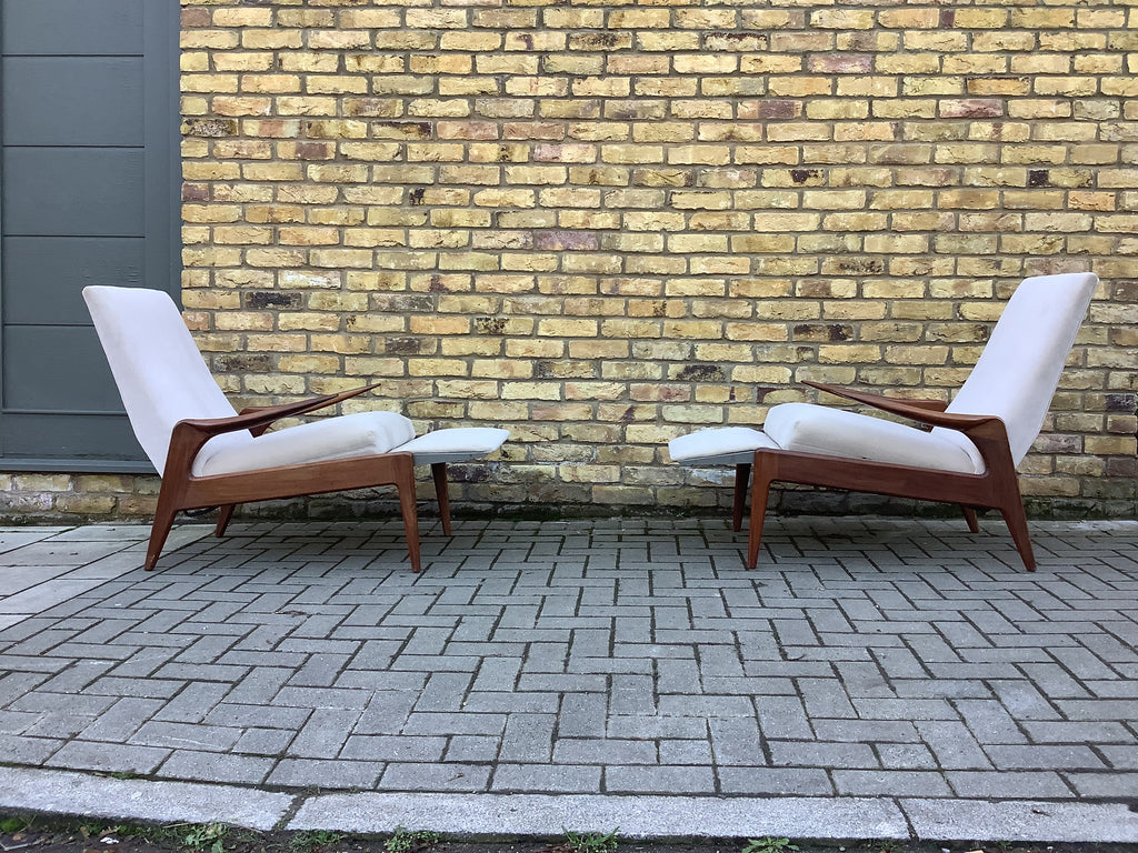 Shipping A pair of 1950’s armchairs New Orleans