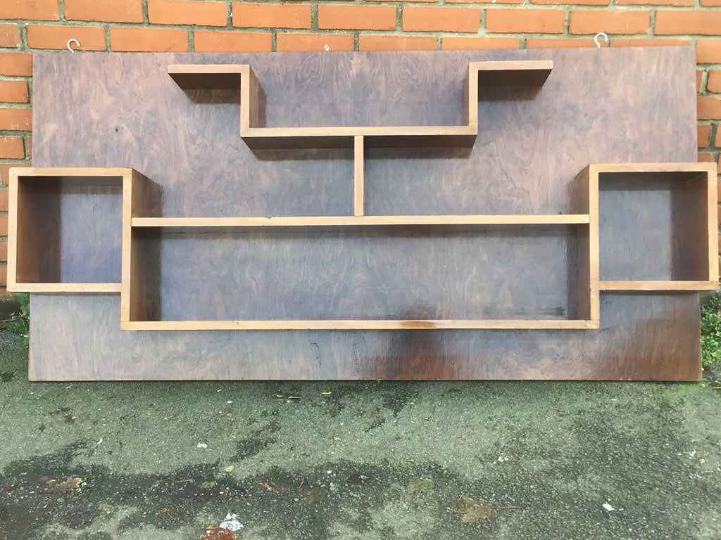 Deco wall shelving